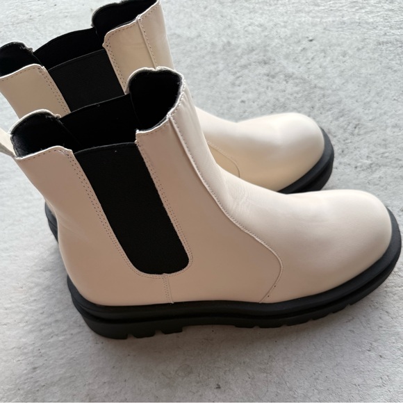 Elegant Cream Chelsea Boots - Picture 1 of 2